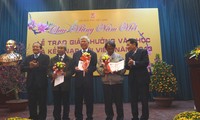 Dịch giả Nguyễn Văn Thái (Ba Lan) đoạt Giải thưởng Hội nhà văn Việt Nam với tiểu thuyết Nông dân  