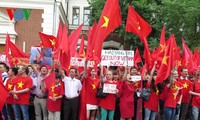 Người Việt tại LB Nga mít tinh phản đối Trung Quốc đặt giàn khoan trái phép 