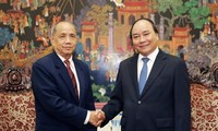 Phó Thủ tướng Nguyễn Xuân Phúc tiếp đoàn Ủy ban Trung ương Mặt trận Lào