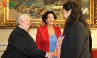 Phó Chủ tịch Quốc Hội Tòng Thị Phóng thăm Thượng viện Pháp