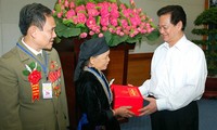 Thủ tướng Nguyễn Tấn Dũng gặp mặt các điển hình tiên tiến vùng Tây Bắc