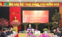 Tổng Bí thư Nguyễn Phú Trọng chúc Tết cán bộ, công chức Văn phòng Trung ương Đảng 