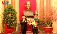 Chủ tịch nước trao quyết định phong hàm Thượng tướng cho Phó Chủ tịch Quốc hội Huỳnh Ngọc Sơn