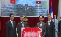 Tỉnh Luông Phabang và tỉnh Hủa Phăn (Lào) tiếp nhận quà tặng của Chủ tịch nước Trương Tấn Sang