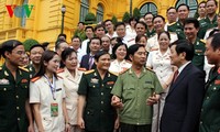 Chủ tịch nước gặp mặt cán bộ quân đội và công an tiêu biểu