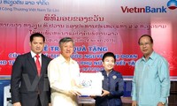 Việt Nam giúp nâng cao năng lực đào tạo nghề cho phụ nữ khuyết tật của Lào