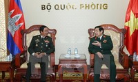 Bộ trưởng Bộ Quốc phòng VN tiếp Hội Cựu chiến binh Quân đội Hoàng gia Campuchia