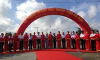 Thủ tướng Nguyễn Tấn Dũng dự lễ thông xe đường nối thành phố Cà Mau với đất mũi Cà Mau