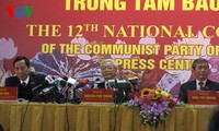 Tổng Bí thư Nguyễn Phú Trọng chia sẻ với báo chí sau khi tái đắc cử 