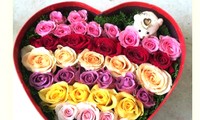 Ngày Lễ tình nhân: hoa hồng và socola cho ai...