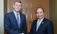 Thủ tướng Nguyễn Xuân Phúc tiếp Phó Chủ tịch ADB và Giám đốc biên tập Tạp chí The Economist