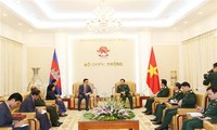 Bộ trưởng Bộ Quốc phòng Ngô Xuân Lịch tiếp Đại sứ Vương quốc Campuchia