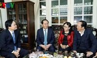 Chủ tịch nước Trần Đại Quang thăm, chúc Tết các trí thức tiêu biểu của thủ đô Hà Nội 