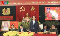 Chủ tịch nước Trần Đại Quang thăm và chúc Tết lực lượng Cảnh sát giao thông Hà Nội
