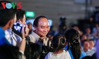 Thủ tướng Nguyễn Xuân Phúc: Quan tâm đến người lao động bằng giải pháp việc làm