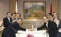 Thủ tướng Nguyễn Xuân Phúc hội kiến Chủ tịch Hạ viện Nhật Bản 