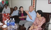 Chủ tịch Quốc hội Nguyễn Thị Kim Ngân thăm, tặng quà các đối tượng chính sách tỉnh Quảng Nam 