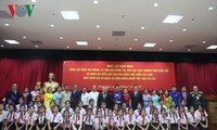 Phó Chủ tịch Quốc hội thăm và nói chuyện với kiều bào Việt Nam tại Lào