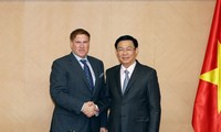 Phó Thủ tướng Vương Đình Huệ tiếp Chủ tịch Hiệp hội Thương mại Hoa Kỳ Michael Kelly