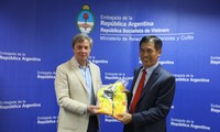 Đại sứ quán Argentina gặp gỡ Đoàn thể thao Việt Nam tham dự Olympic trẻ 2018