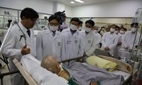 Phó Thủ tướng Vũ Đức Đam thăm bệnh viện, công nhân môi trường chiều 30 Tết