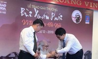 Giải thưởng Lớn giải Bùi Xuân Phái vì tình yêu Hà Nội trao cho PGS Nguyễn Thừa Hỷ