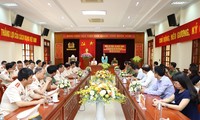 Phó Chủ tịch nước Đặng Thị Ngọc Thịnh thăm, chúc mừng cán bộ, chiến sỹ Công an tỉnh Yên Bái