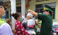 Đắk Lắk: Trao 1 tấn gạo cùng nhiều nhu yếu phẩm cho các hộ nghèo ở biên giới