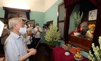 Tổng Bí thư Nguyễn Phú Trọng dâng hương, tưởng niệm Chủ tịch Hồ Chí Minh
