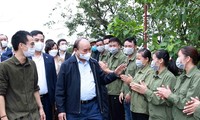 Chủ tịch nước Nguyễn Xuân Phúc thăm hai hợp tác xã tiêu biểu tại Ninh Bình