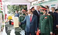Chủ tịch nước Nguyễn Xuân Phúc thăm và làm việc với Trung tâm nhiệt đới Việt Nga