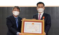 Trao Huân chương Hữu nghị cho cựu Tổng lãnh sự danh dự Việt Nam tại Gwangju-Jeonnam (Hàn Quốc)