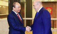 Chủ tịch nước Nguyễn Xuân Phúc hội kiến Thủ tướng Nga và Chủ tịch Hội đồng Liên bang Nga