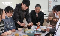 Bữa cơm tất niên của du học sinh Việt Nam tại Nhật Bản giản dị, đầm ấm