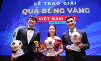 Hoàng Đức và Huỳnh Như giành Quả bóng Vàng Việt Nam 2021