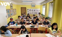 Những giáo viên kiều bào nặng lòng với Tiếng Việt