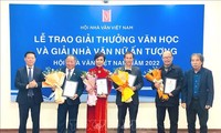 Cận cảnh Giải thưởng Hội Nhà văn Việt Nam năm 2022: Qua một mùa hoa trái