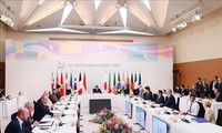 Thủ tướng dự Phiên họp “Hướng tới một thế giới hòa bình, ổn định và thịnh vượng”  thuộc Hội nghị G7 mở rộng