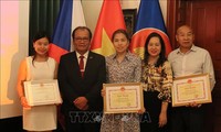 Khen thưởng những cá nhân người Việt có thành tích xuất sắc tại CH Czech