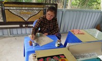 Độc đáo nghề vẽ tranh kính ở xã Phú Tân, tỉnh Sóc Trăng