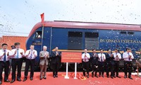 Đón chuyến tàu đầu tiên chuyên tuyến Thạch Gia Trang (Trung Quốc) - Yên Viên (Việt Nam)