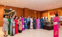 Đoàn đại biểu Diễn đàn phụ nữ Việt Nam tại châu Âu thăm Nhà Quốc hội Việt Nam