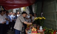 Chủ tịch Quốc hội thăm, động viên các nạn nhân trong vụ cháy chung cư mini tại quận Thanh Xuân, Hà Nội