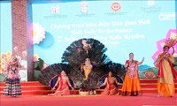 Hòa mình vào lễ hội sắc màu Holi của người Ấn Độ tại Hà Nam