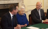 สมเด็จพระราชินีนาถเอลิซาเบธที่ 2 ทรงเข้าร่วมการประชุมคณะรัฐมนตรีอังกฤษเป็นครั้งแรก