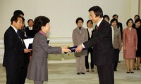 รัฐบาลชุดใหม่ของสาธารณรัฐเกาหลีจัดการประชุมคณะรัฐมนตรีครั้งแรก