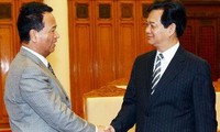 นายกรัฐมนตรี Nguyễn Tấn Dũng ให้การต้อนรับรัฐมนตรีดูแลนโยบายด้านเศรษฐกิจการเงินญี่ปุ่น