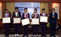 พิธีต้อนรับคณะนักเรียนเวียดนามที่เข้าร่วมการแข่งขันวิทยาศาสตร์โอลิมปิก