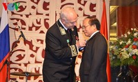 รัฐมนตรีวัฒนธรรม กีฬาและการท่องเที่ยวเวียดนามได้รับเหรียญอิสริยาภณ์มิตรภาพสหพันธรัฐรัสเซีย