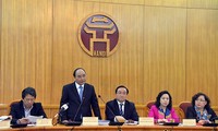 รองนายกรัฐมนตรีเหงวียนซวนฟุกลงพื้นที่ตรวจสอบการเตรียมจัดการเลือกตั้งสมาชิกรัฐสภา ณ กรุงฮานอย